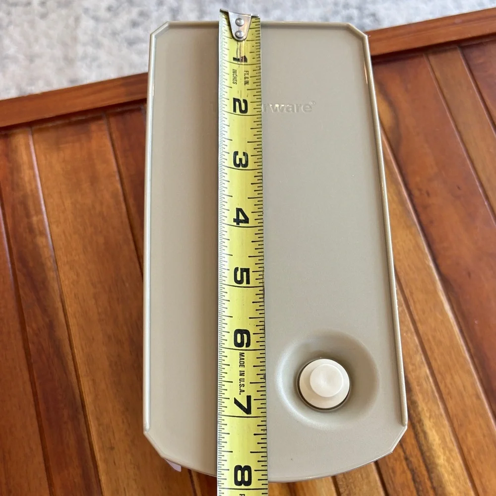 Set of 2 Tupperware Shelf Smart Containers - Hazelnut Seals